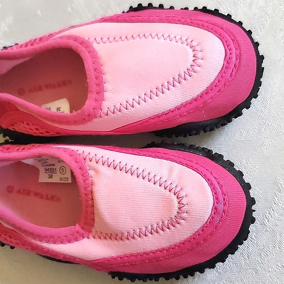 Airwalk Pink Water Shoes Baby Girl Size 5 - Picture 7 of 10